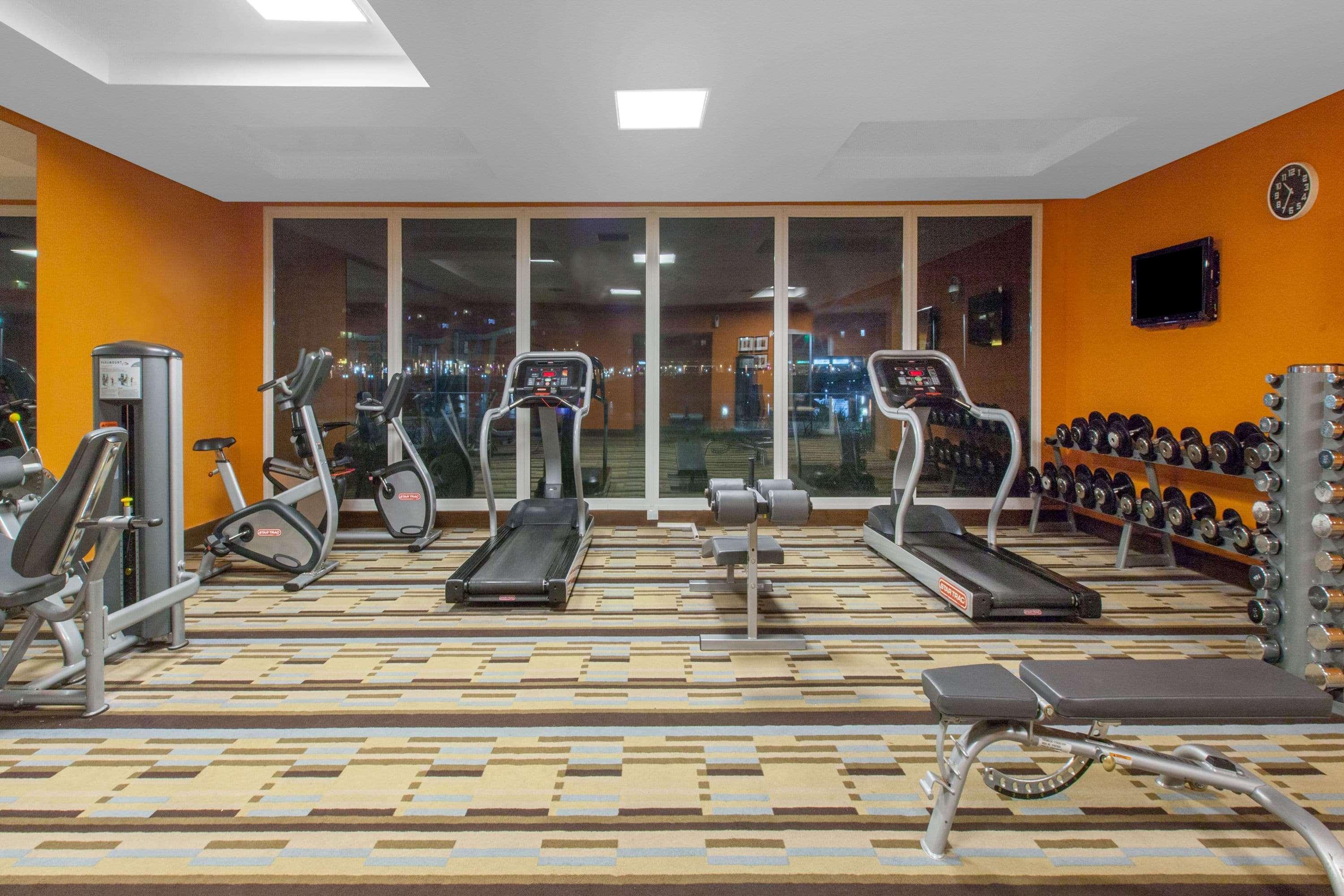 فندق ويندهام نورديلتا تيغر - بوينس آيرس تيغري المظهر الخارجي الصورة The gym at the hotel