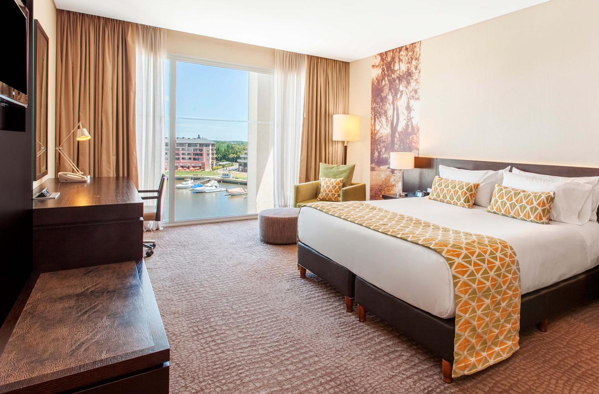فندق ويندهام نورديلتا تيغر - بوينس آيرس تيغري المظهر الخارجي الصورة A guest room at the Hilton Garden Inn